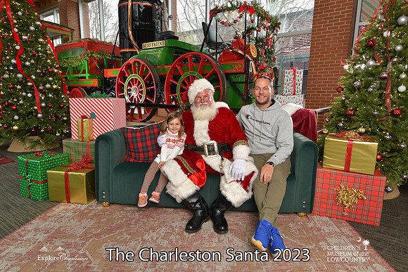 TheCharlestonSanta-12-16-23-2676