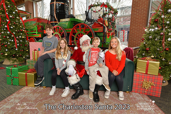 TheCharlestonSanta-12-16-23-2703