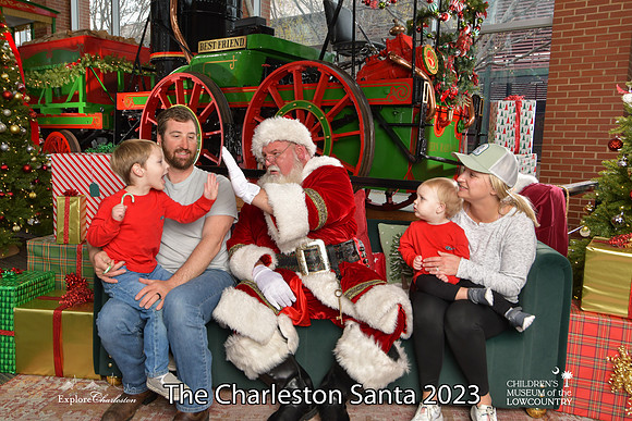 TheCharlestonSanta-12-16-23-2783