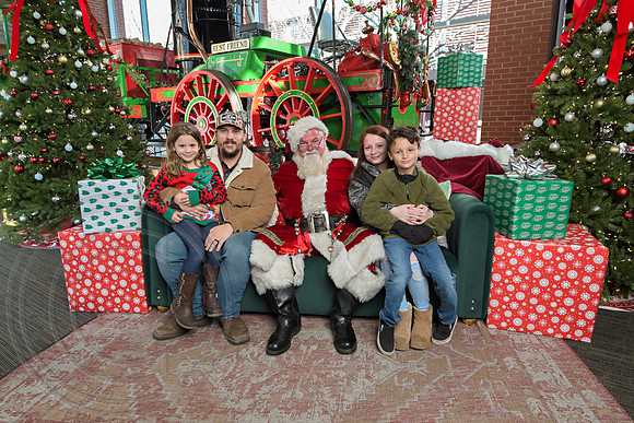 The Charleston Santa 2024-Dec22-3848