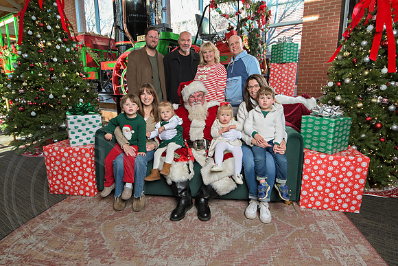 The Charleston Santa 2024-Dec22-4063