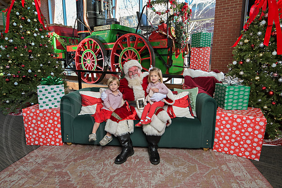 The Charleston Santa 2024-Dec21-3191