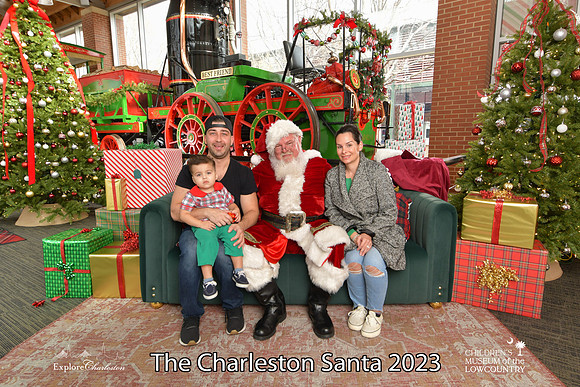 TheCharlestonSanta-12-22-23-3053