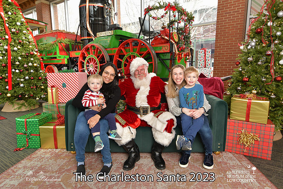TheCharlestonSanta-12-22-23-3055