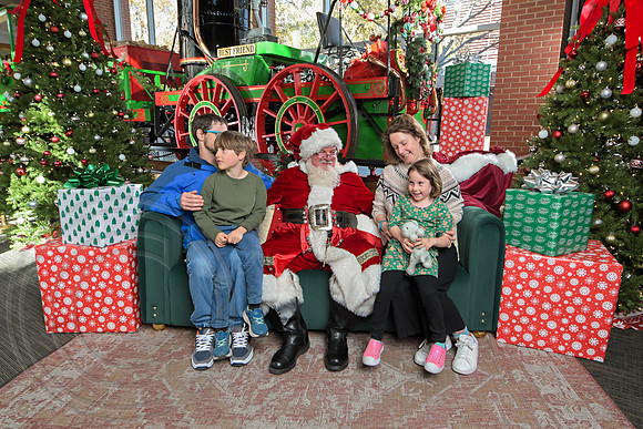 The Charleston Santa 2024-Dec7-1654