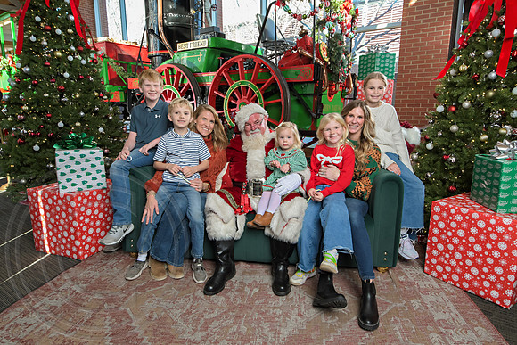 The Charleston Santa 2024-Dec22-3998