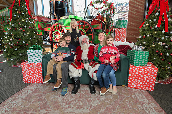 The Charleston Santa 2024-Dec22-3828