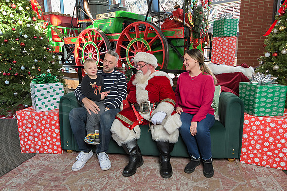 The Charleston Santa 2024-Dec22-3759