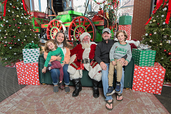 The Charleston Santa 2024-Dec22-3820