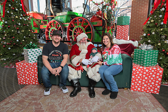 The Charleston Santa 2024-Dec22-3980