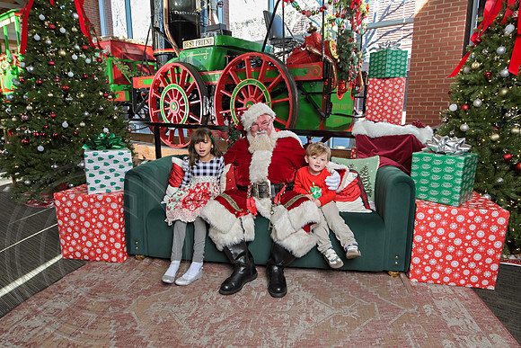 The Charleston Santa 2024-Dec22-4018