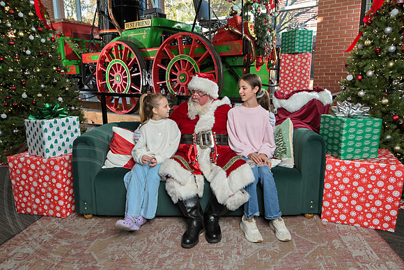 The Charleston Santa 2024-Dec7-1728