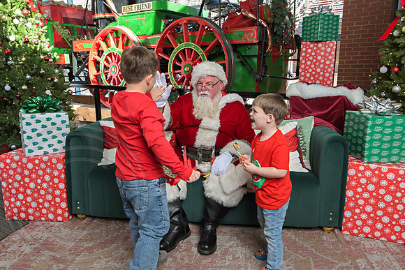 The Charleston Santa 2024-Dec22-3799