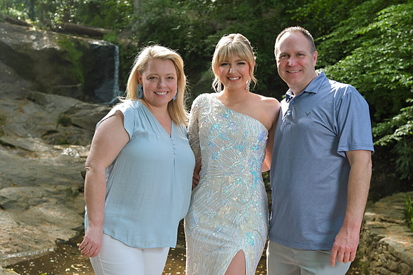 RKPhoto-2024-FallsPark-PromPics-64