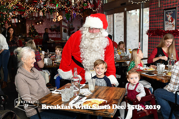 RKPhoto-HandcraftKitchen-SantaBreakfast-08