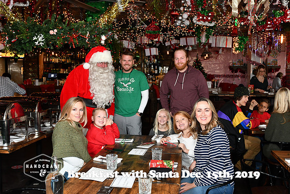 RKPhoto-HandcraftKitchen-SantaBreakfast-14