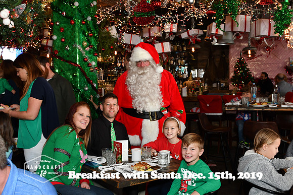 RKPhoto-HandcraftKitchen-SantaBreakfast-27