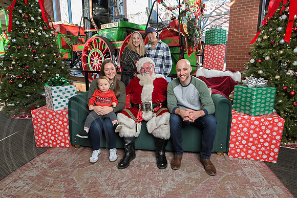 The Charleston Santa 2024-Dec22-3992