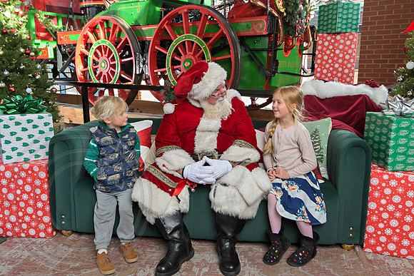 The Charleston Santa 2024-Dec22-3779