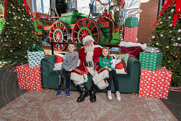The Charleston Santa 2024-Dec22-4047