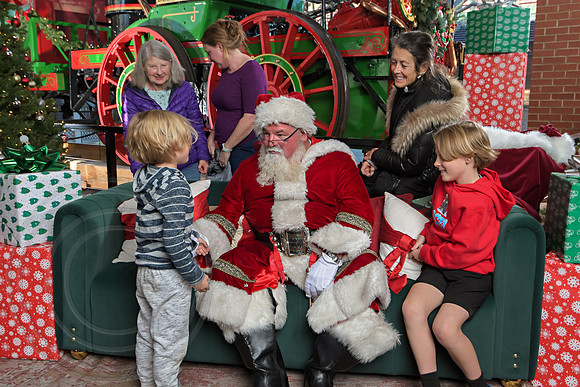 The Charleston Santa 2024-Dec22-4100