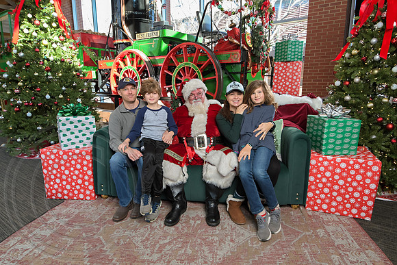 The Charleston Santa 2024-Dec22-3790