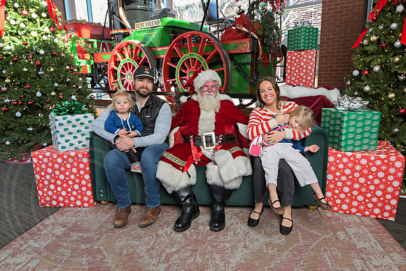 The Charleston Santa 2024-Dec22-3761