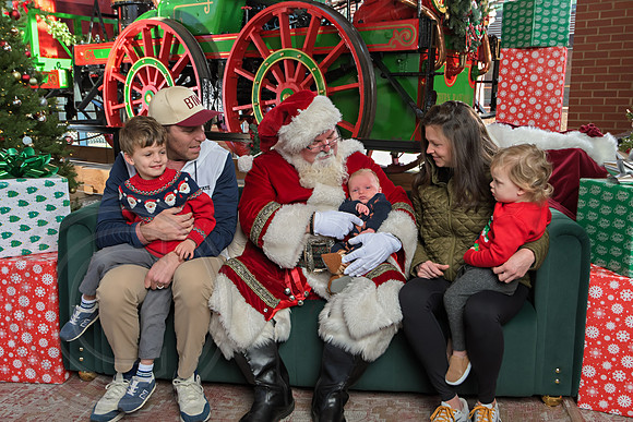 The Charleston Santa 2024-Dec22-3722