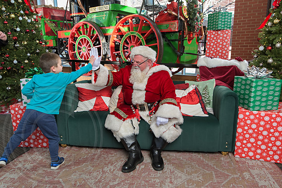 The Charleston Santa 2024-Dec22-3862