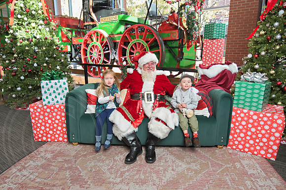 The Charleston Santa 2024-Dec1-0959