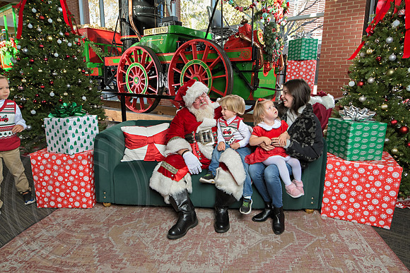 The Charleston Santa 2024-Dec7-1700