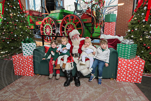 The Charleston Santa 2024-Dec22-4061
