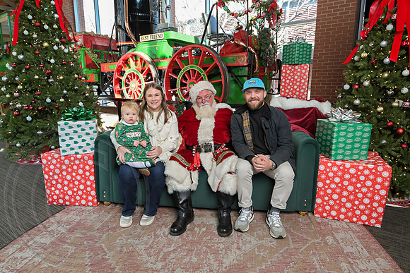 The Charleston Santa 2024-Dec22-3809