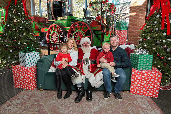 The Charleston Santa 2024-Dec7-1738