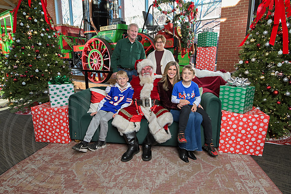 The Charleston Santa 2024-Dec22-4054