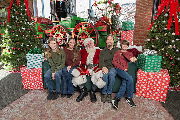 The Charleston Santa 2024-Dec22-3893