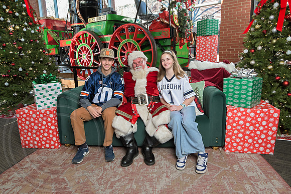 The Charleston Santa 2024-Dec22-4029