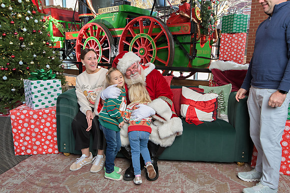 The Charleston Santa 2024-Dec15-2813