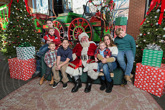 The Charleston Santa 2024-Dec22-4092