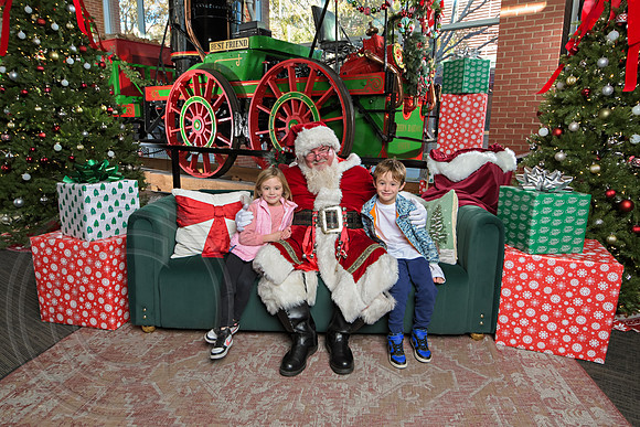 The Charleston Santa 2024-Dec7-1749