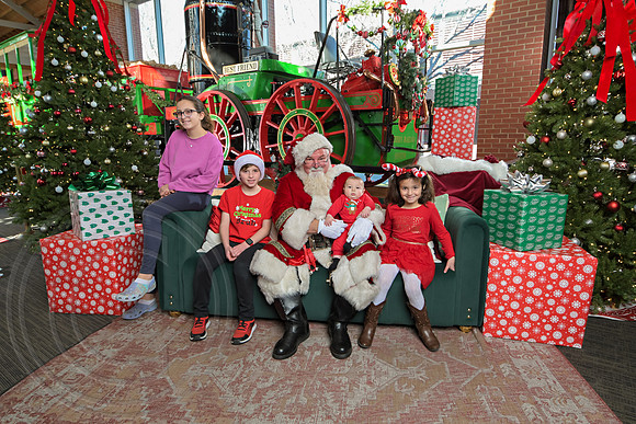 The Charleston Santa 2024-Dec22-3974