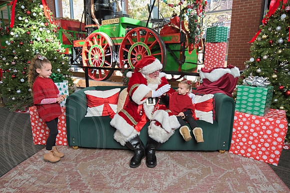 The Charleston Santa 2024-Dec1-0987