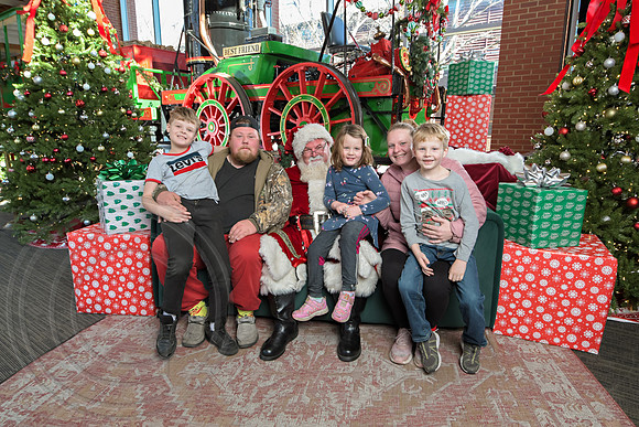 The Charleston Santa 2024-Dec22-3743