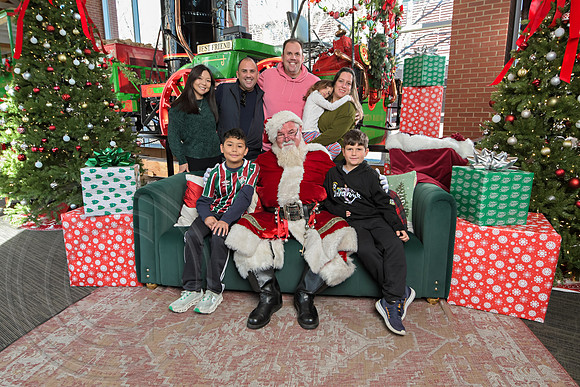 The Charleston Santa 2024-Dec22-3886
