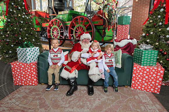 The Charleston Santa 2024-Dec7-1698