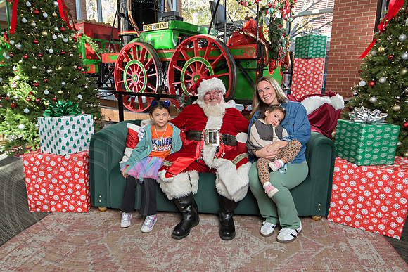 The Charleston Santa 2024-Dec7-1633