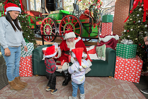 The Charleston Santa 2024-Dec7-1659