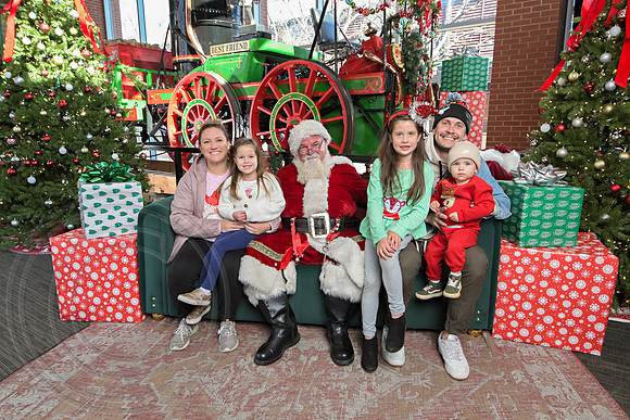 The Charleston Santa 2024-Dec22-3773