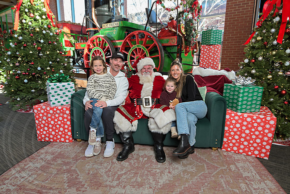 The Charleston Santa 2024-Dec22-3734