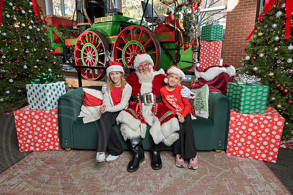 The Charleston Santa 2024-Dec7-1709